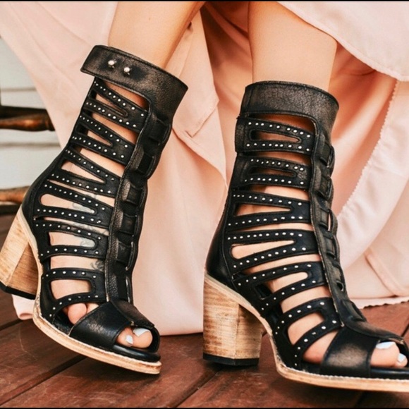 Freebird by Steven Shoes - Rare Freebird Lotus Gladiator Strappy black boot like sandals Sz 9